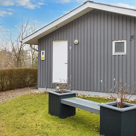 8 Person In Farso-by Traum * Ertebølle
