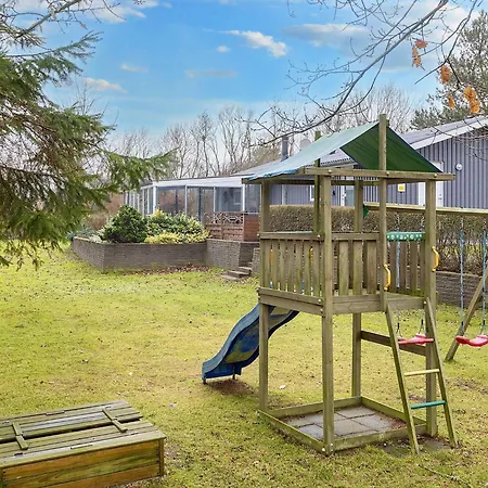 8 Person In Farso-by Traum * Ertebølle